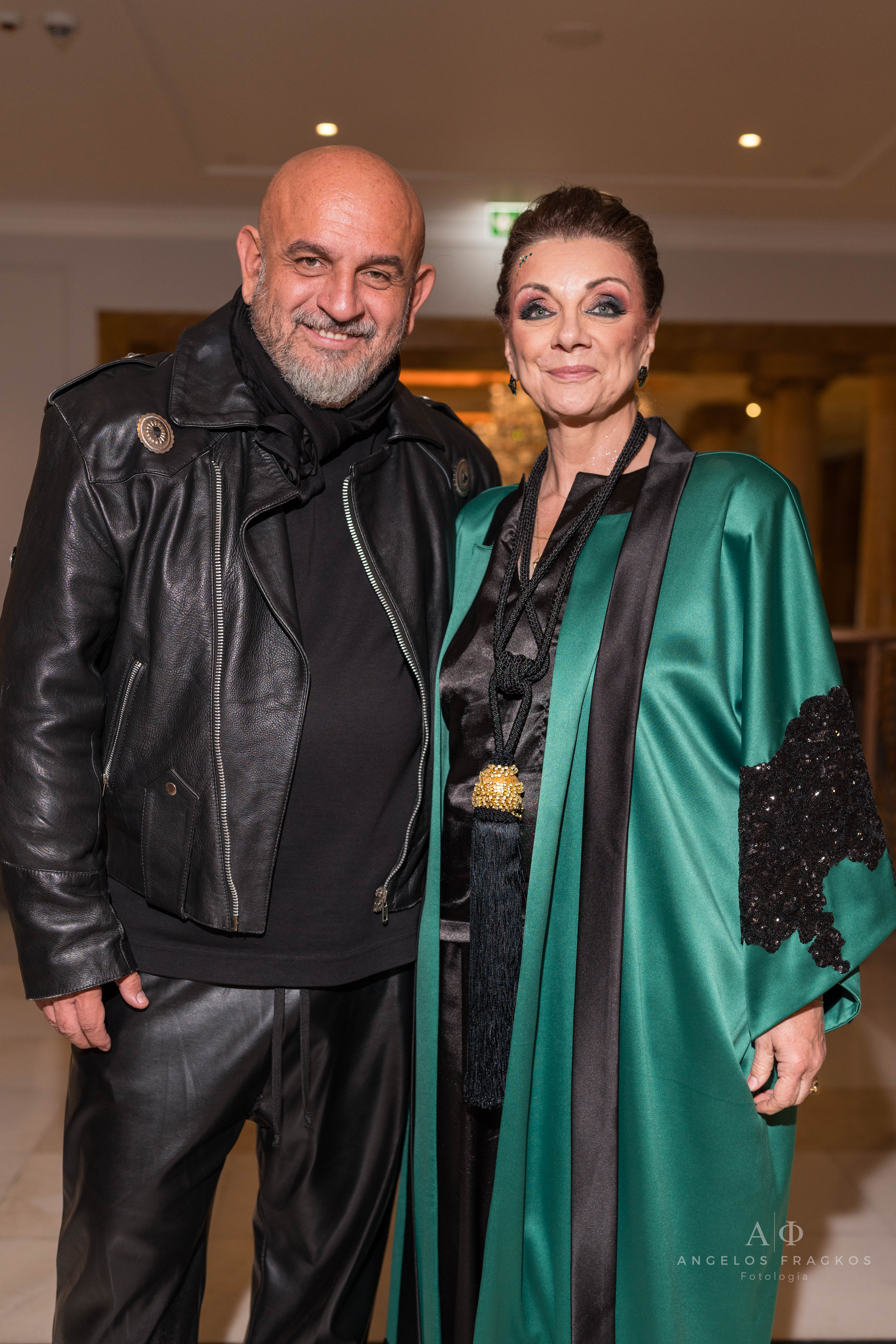 Carmen Tănase și Mihaela Tatu au defilat pe podiumul de modă. Ce haine au purtat și cum s-au descurcat în calitate de fotomodele