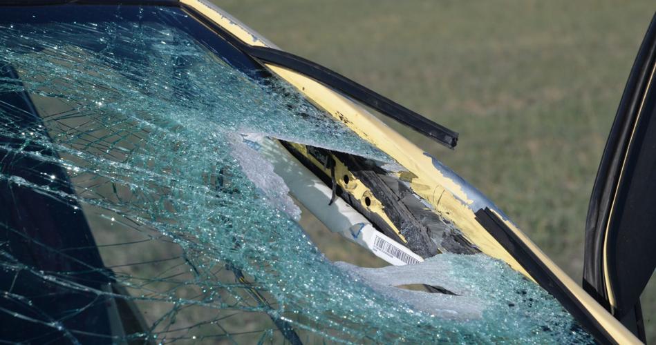 Trei adolescenți au aruncat cu pietre din mașină și au ucis o șoferiță de 20 de ani. Apoi au întors și i-au făcut fetei moarte poze, în Colorado