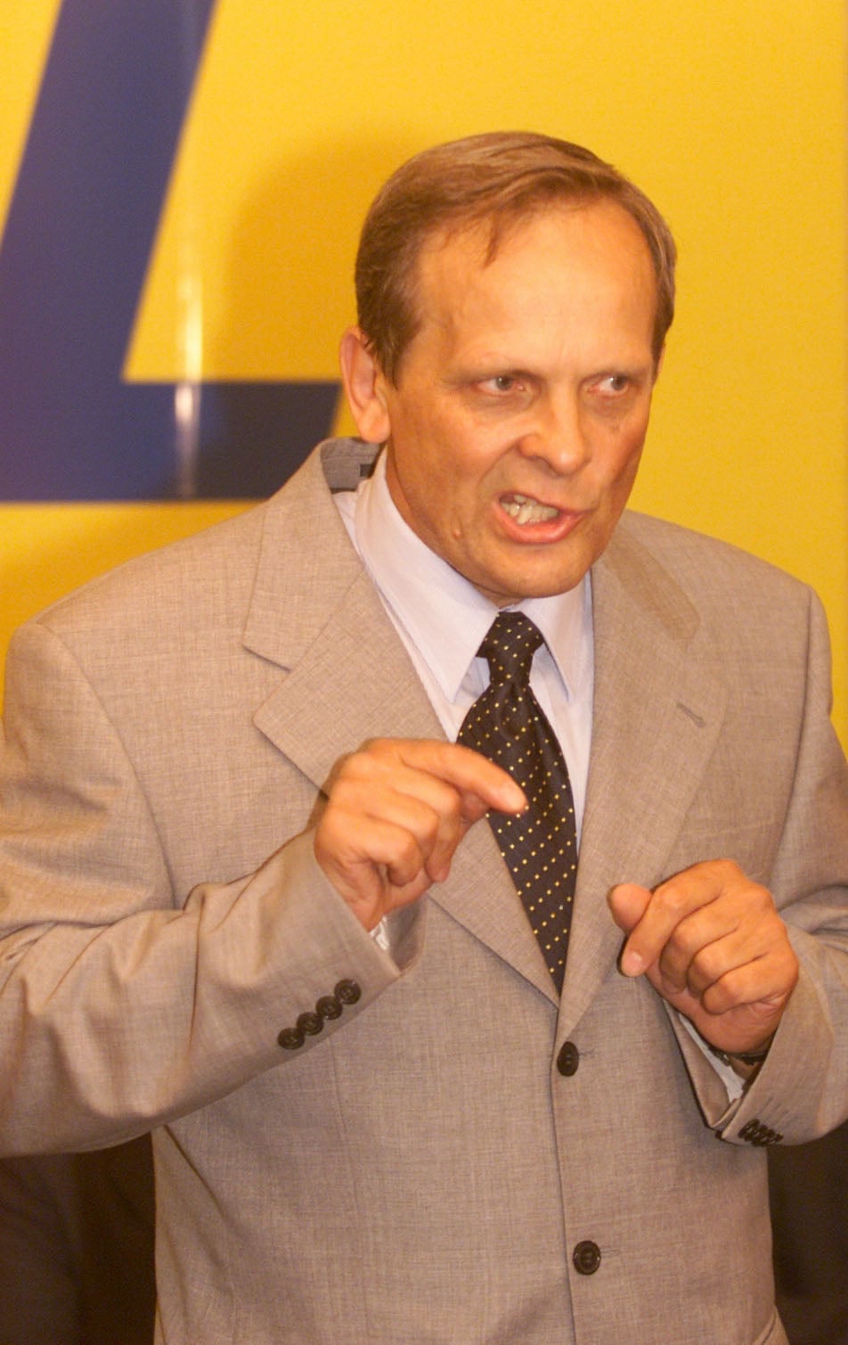 Atunci și acum / Theodor Stolojan, economistul care a ajuns premier după Mineriadă; S-a retras din cursa pentru Cotroceni, după momentul: ”Dragă Stolo”
