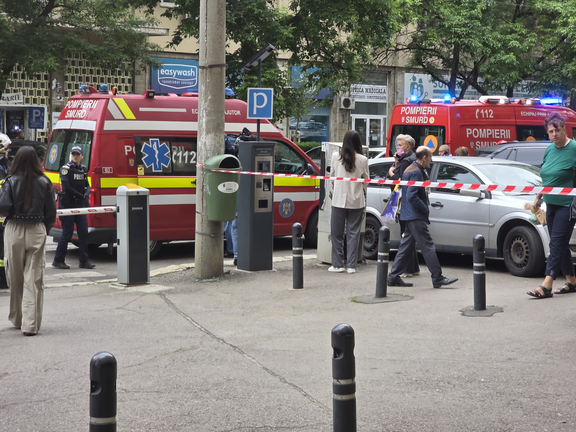 Reprezentanții firmei Kronlift care a făcut revizia susțin că liftul din Ministerul Transporturilor nu s-a prăbușit: „A depășit stația parter, se poate întâmpla să se oprească mai brusc”. ISCIR îi contrazice: „A căzut de la etajul 4”