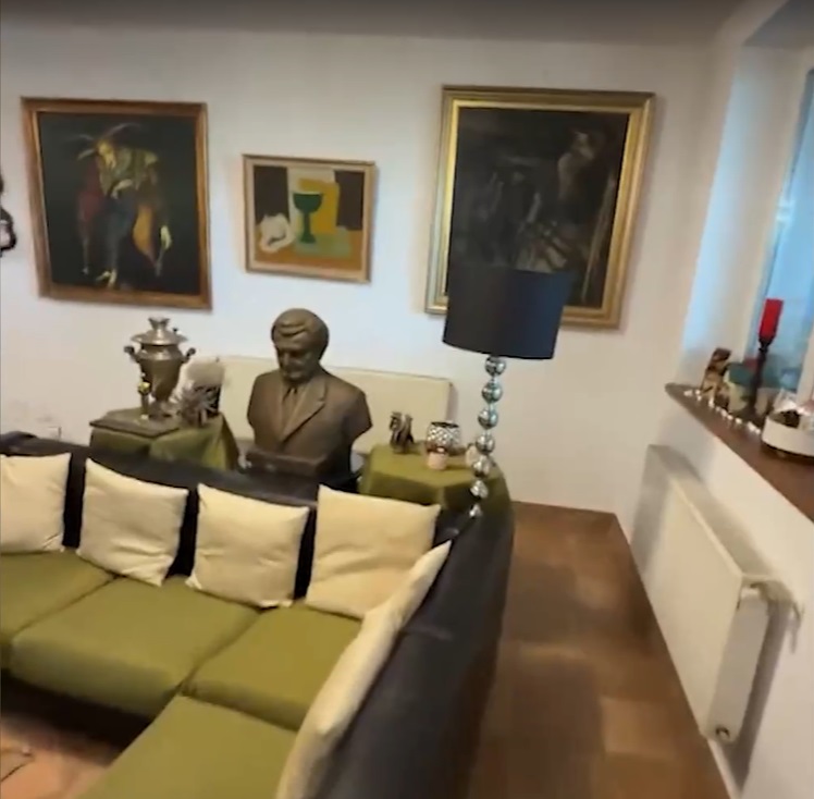 Imagini din casa în care locuiește Serghei Mizil în Snagov. Vila de lux e pe malul lacului și e estimată la aproape un milion de euro
