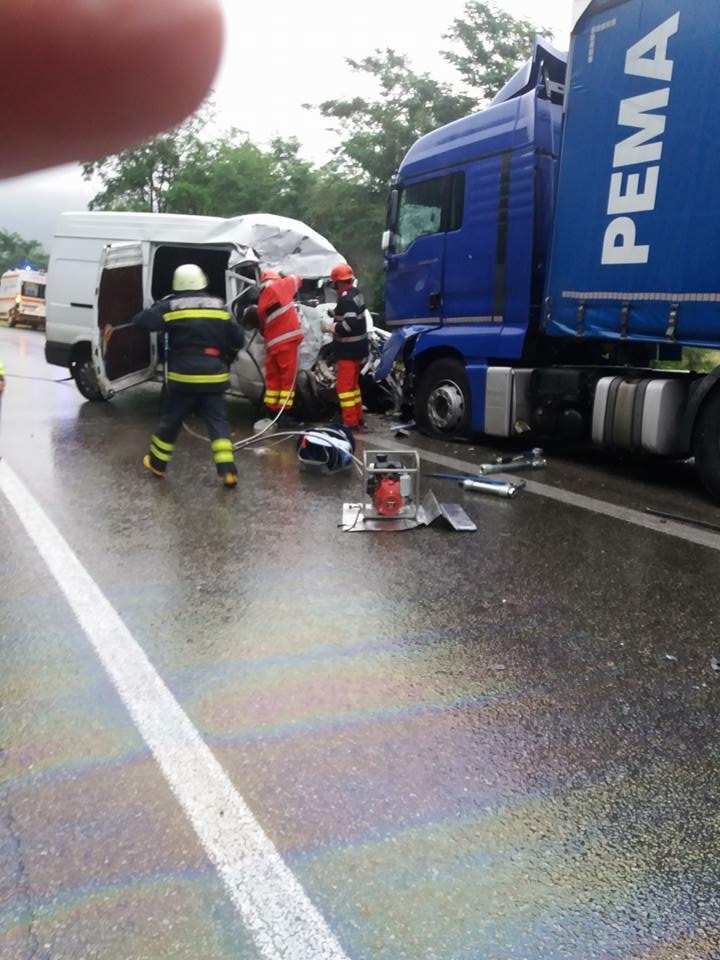UPDATE: Două tinere din Pakistan, printre victimele accidentului sângeros de pe Valea Oltului