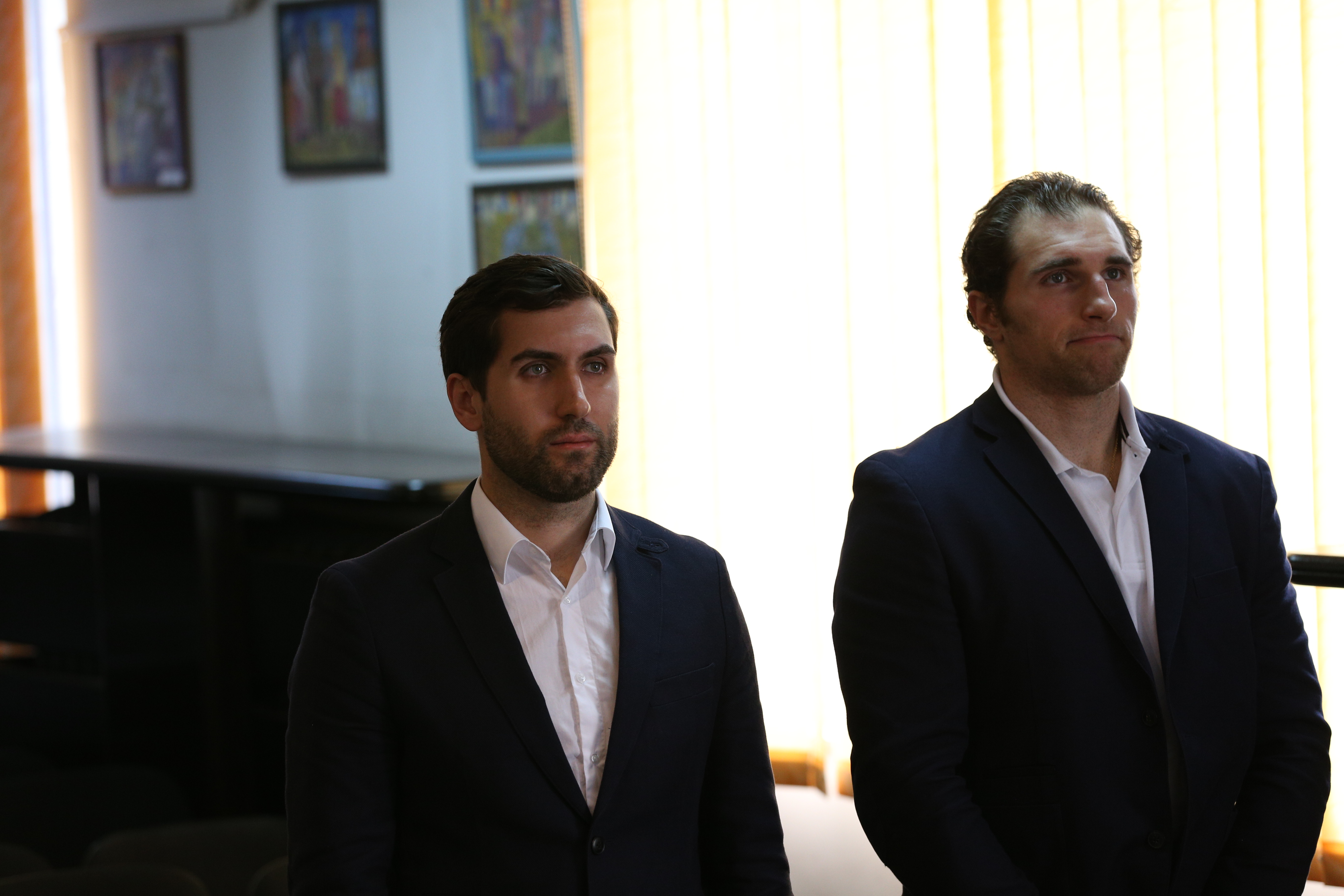 FOTO&VIDEO | Hocheiștii Phil Bushbacher și Timur Rasulov au depus ieri jurământul și au devenit cetățeni români. Un american + un rus = love!