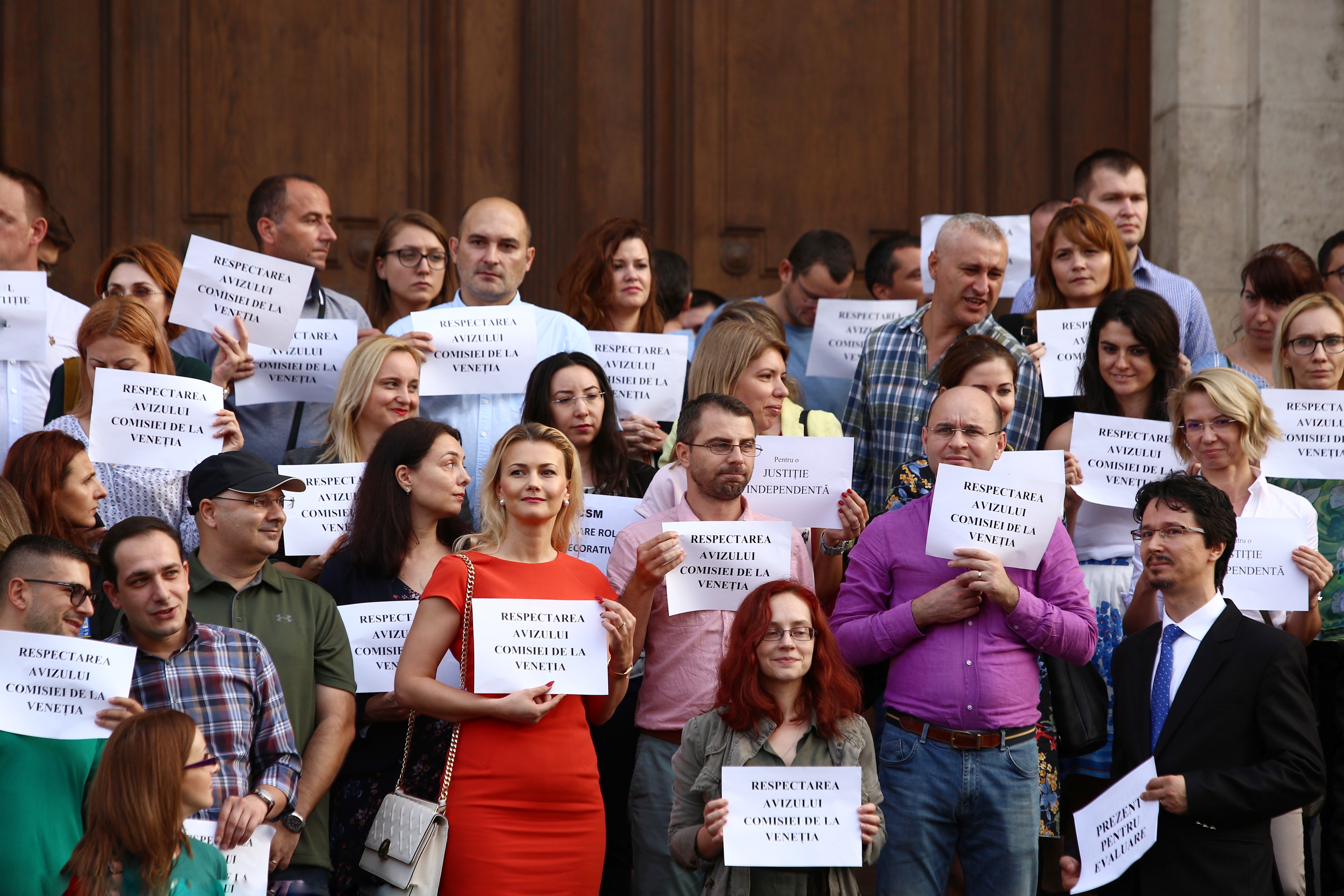FOTO| Protestul magistraților din toată țara în fața Curții de Apel București: justiţia română este sub asalt în momentul de faţă