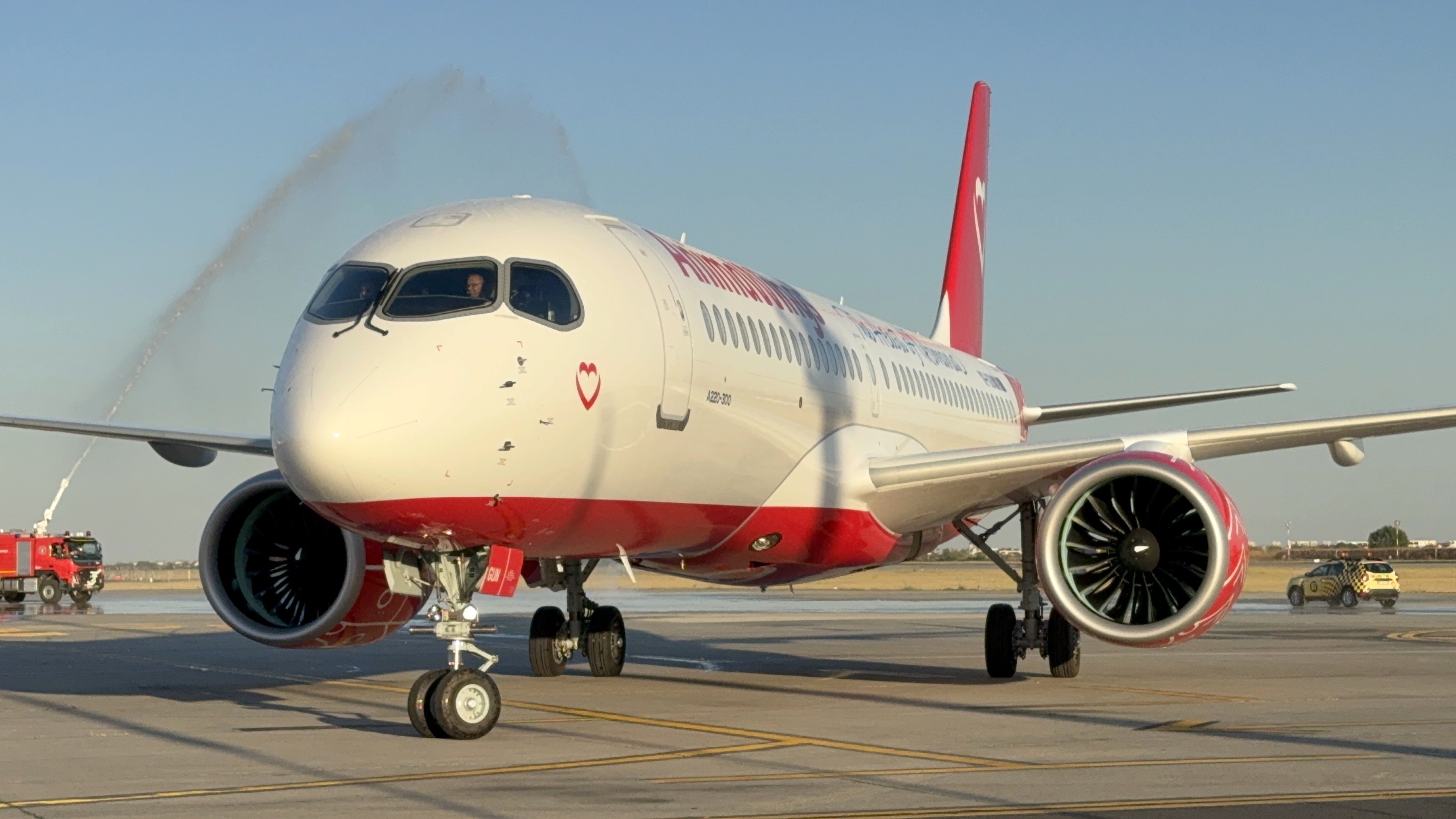 Meniu de lux în cel mai nou Airbus al unei companii românești! Libertatea a urcat la bordul noului avion de peste 100 de milioane de euro