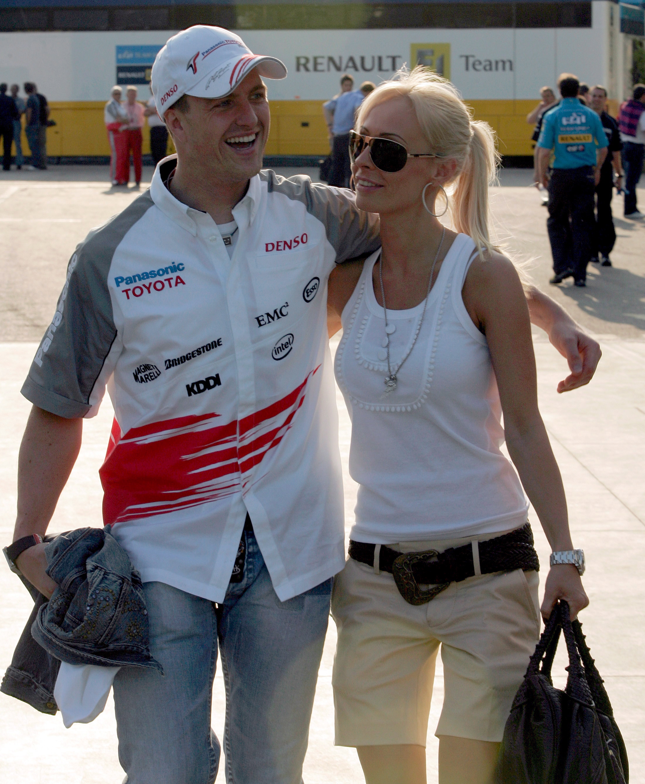 Ce-ai făcut, Ralf? Ce prințesă de nevastă a pierdut fratele lui Michael Schumacher! După divorț, Cora și-a refăcut moralul cu o ședință foto incendiară / GALERIE FOTO & VIDEO