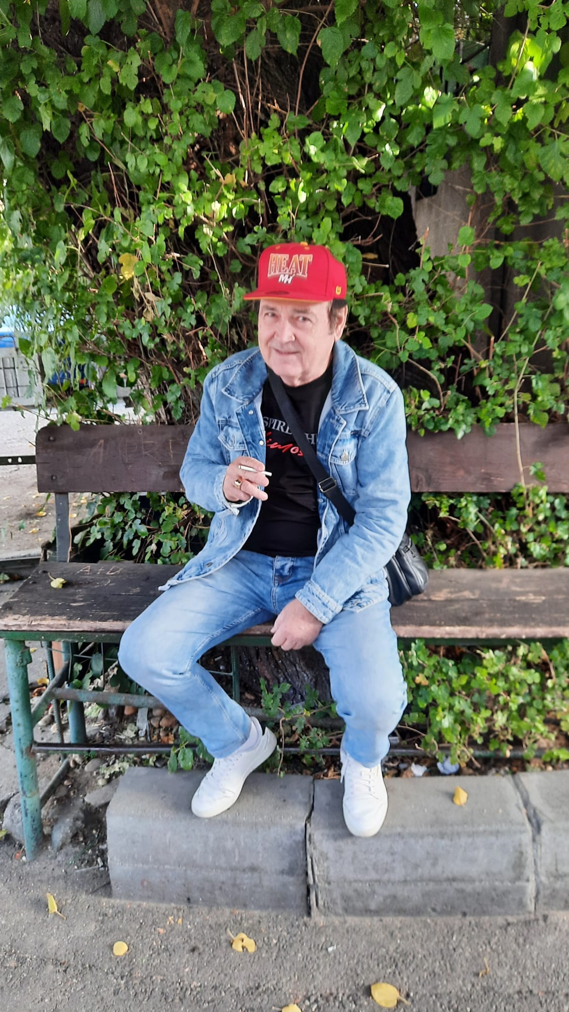 Ce a scos la vânzare cu 15.000 de euro Nelu Vlad, solistul trupei Azur: „Nu vedeți ce este în țara asta? Nu mai am timp”
