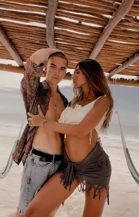 Imagini virale cu Mădălina Ghenea și Emil Rengle. Filmați în timp ce dansează lasciv pe o plajă