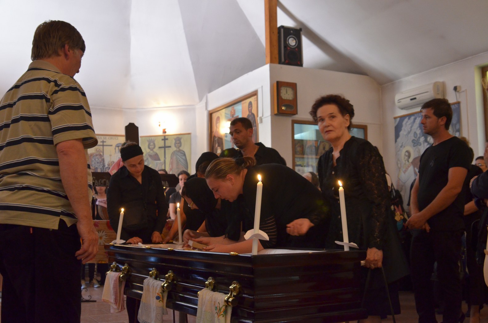 Vânzătoarea ucisă în Constanța, condusă pe ultimul drum | FOTO