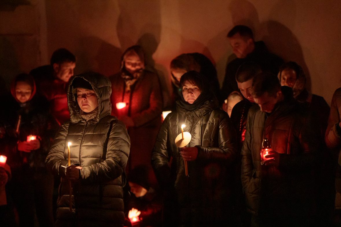 FOTOREPORTAJ. Învierea la Mănăstirea Putna, locul în care mai mulți refugiați ucraineni și-au găsit adăpost în calea războiului