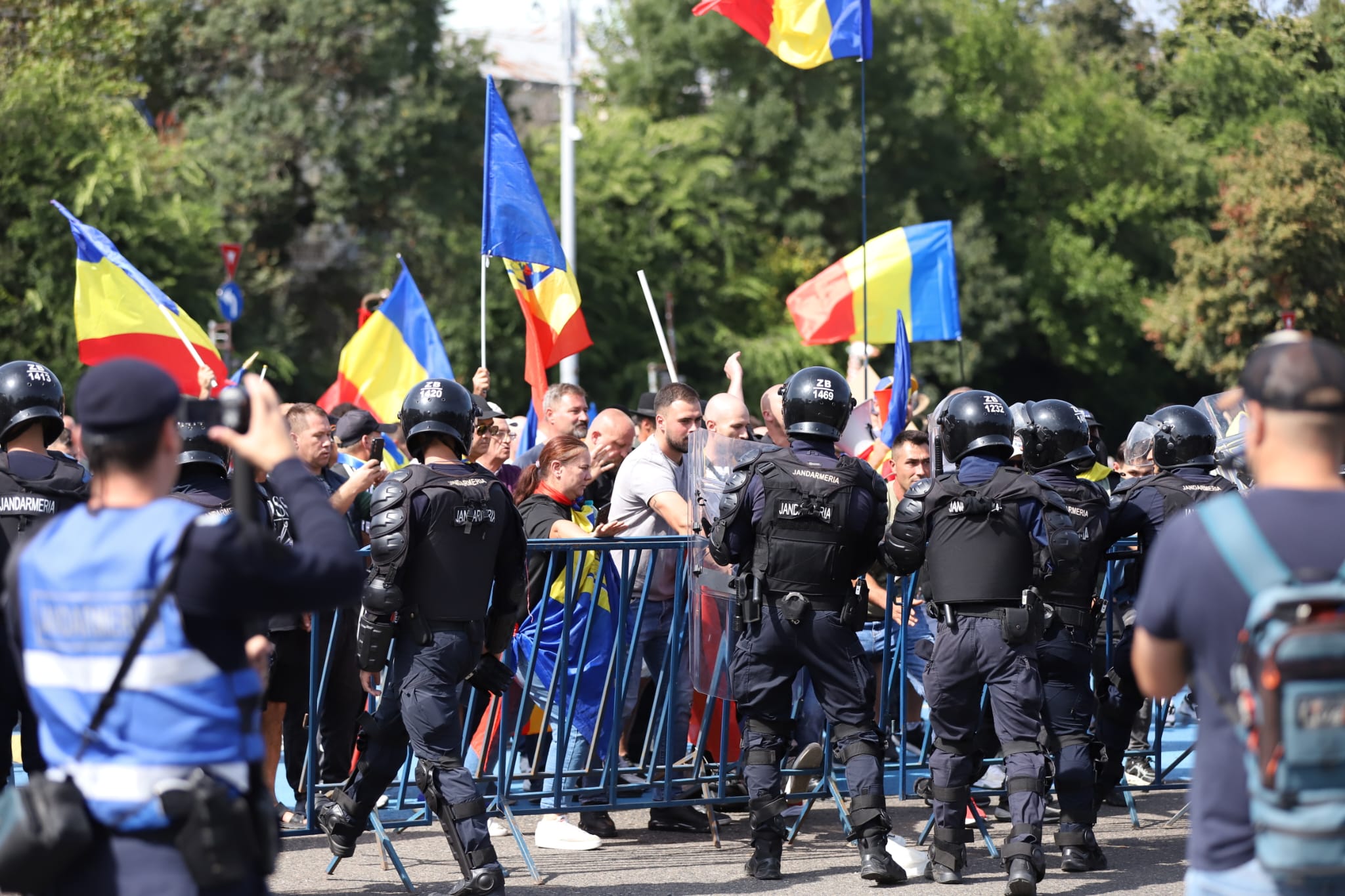 Violențe la protestul fermierilor din Piața Victoriei