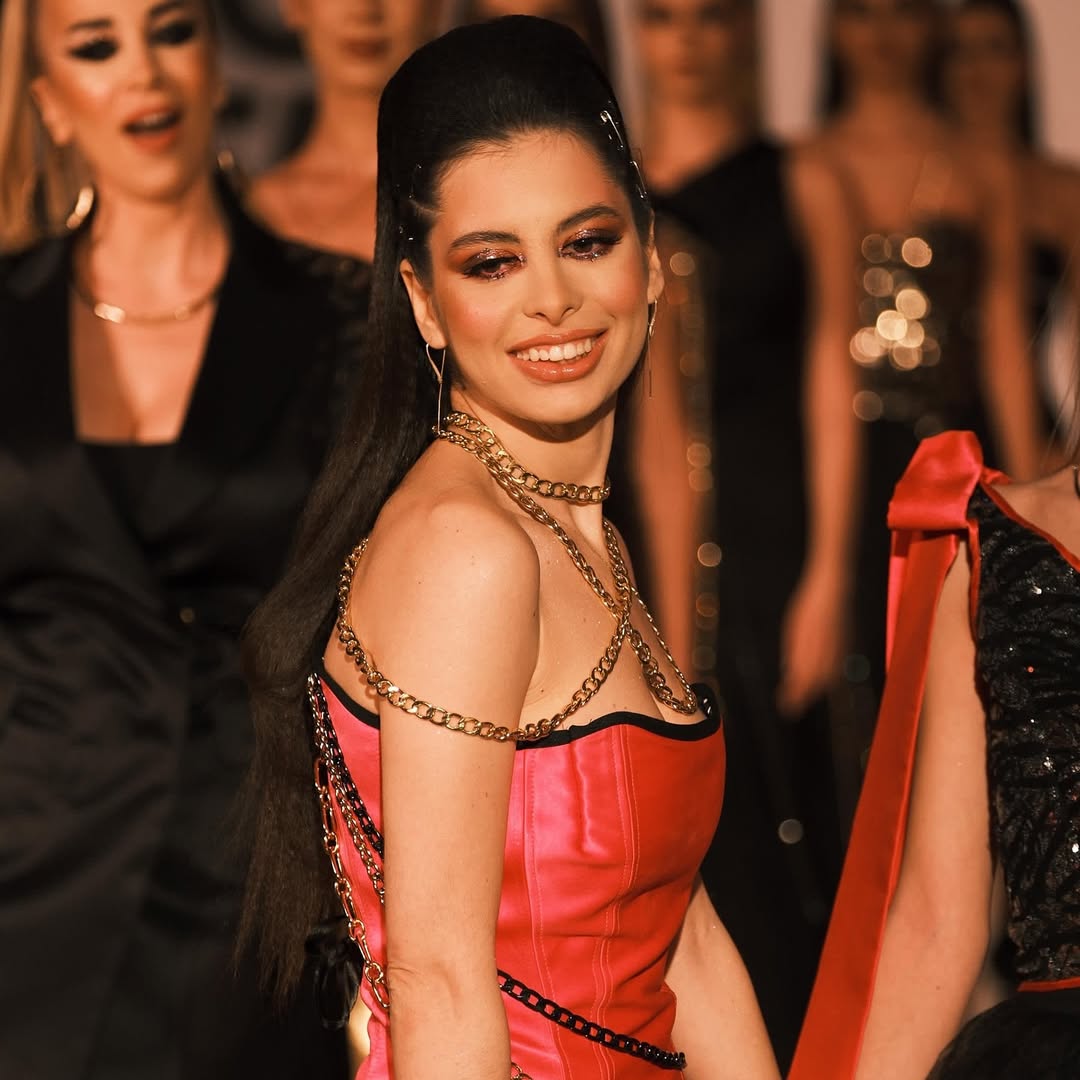 Imagini cu fiica Loredanei Groza pe podium. Elena Boncea a defilat ca un adevărat model