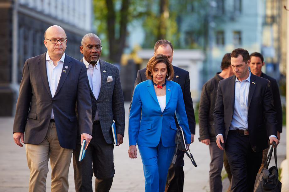 Președinta Camerei Reprezentanților din SUA, Nancy Pelosi, vizită neanunțată la Kiev: „America este ferm alături de Ucraina”