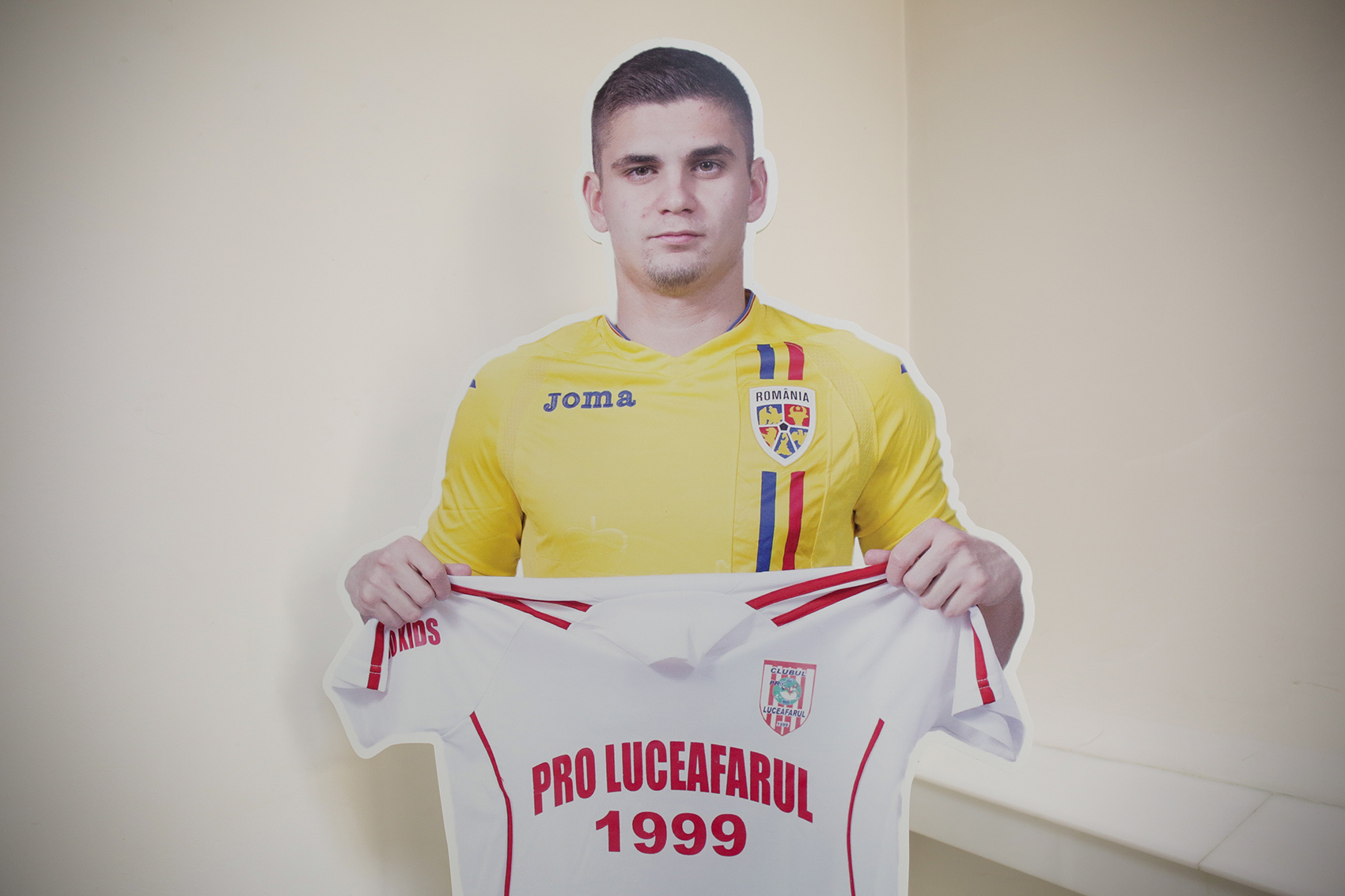 Recunoștință de carton. FRF a trimis cluburilor machete cu fotbaliștii deveniți internaționali. Reacții | GALERIE FOTO&VIDEO