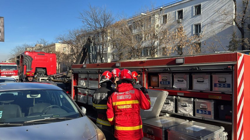 Intervenție de urgență pe un șantier din București. O persoană a fost prinsă sub o placă de beton