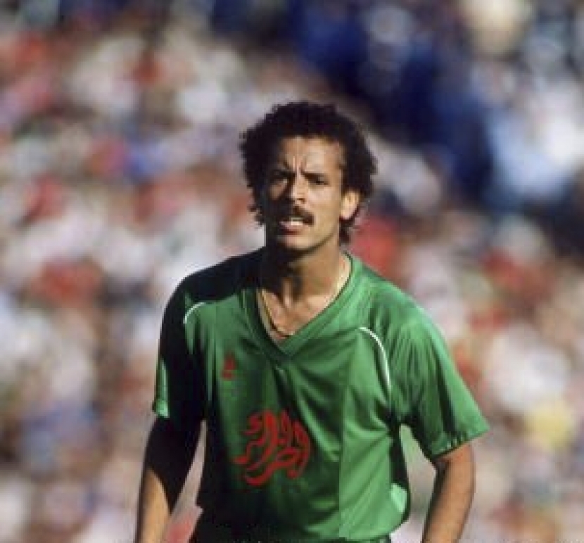 Algerianul Belloumi, fotbalistul care a inventat no look pass, un coleg de scenă al lui De Funes, Zidane și Madjer au mai bătut Germania în meciul de deschidere al grupei, la CM 1982