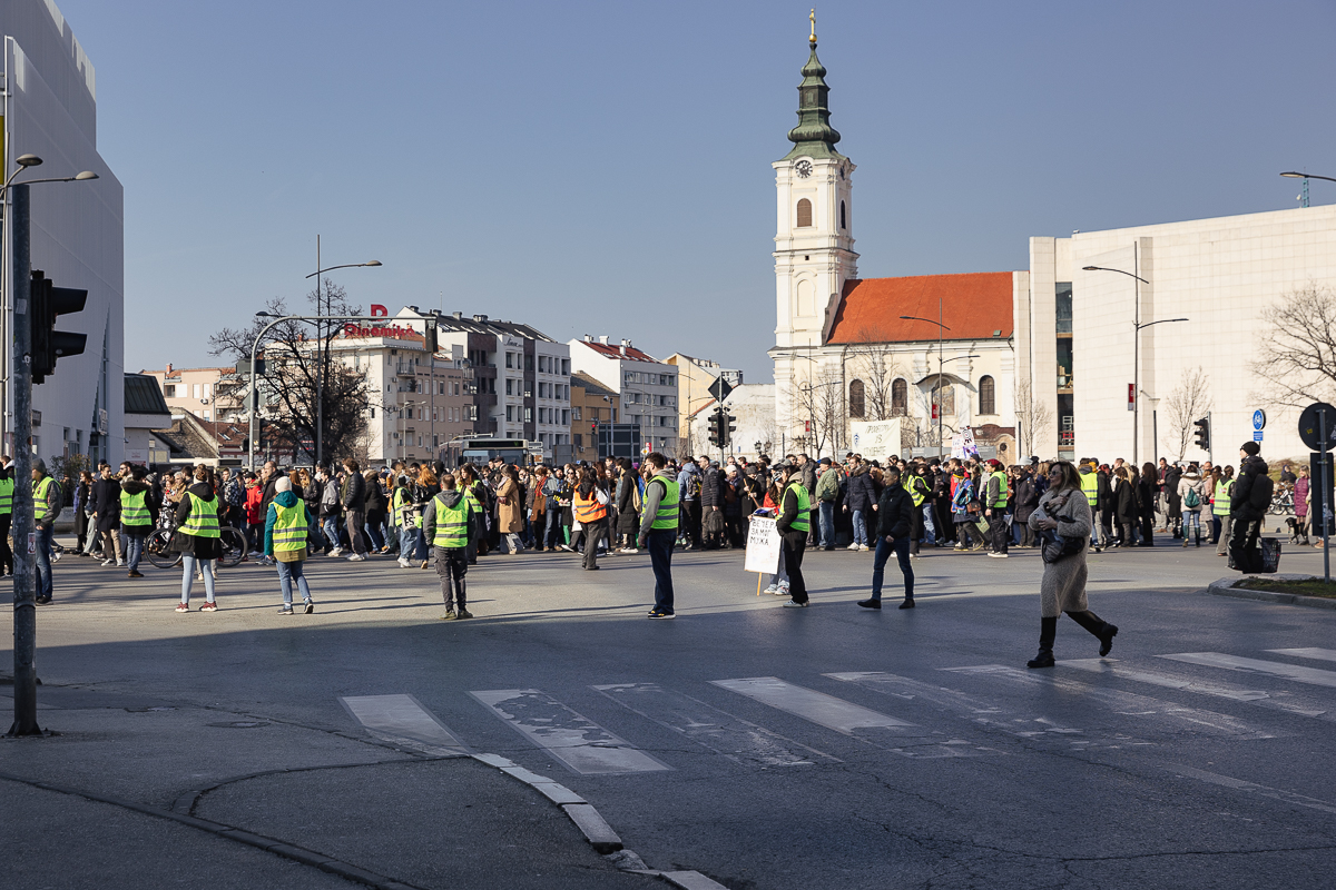 Culisele protestelor studențești care zguduie Serbia: „Sexul e mișto, dar ai încercat să i-o tragi sistemului?”