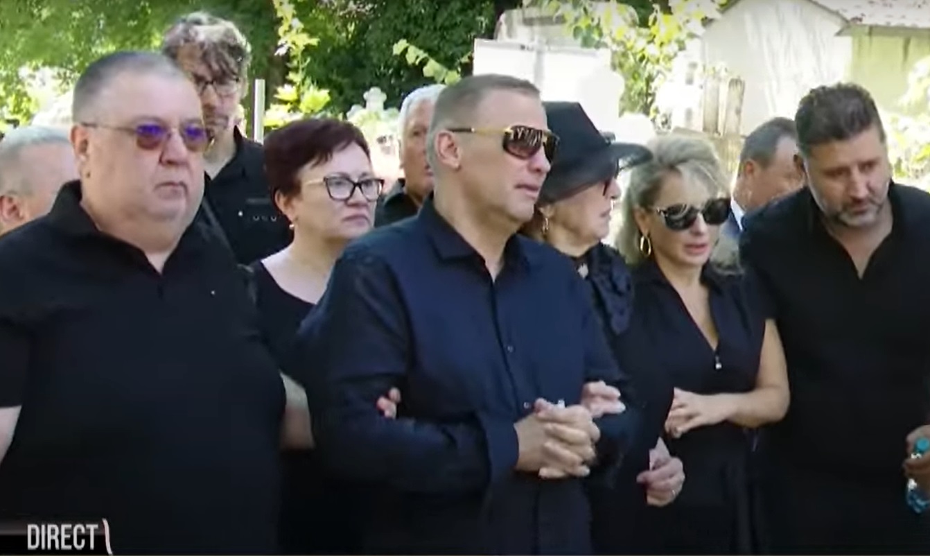 Imagini de la înmormântarea lui Ion Cernea. Susținută de copiii Ciprian și Irinuca, Irina Loghin și-a condus soțul pe ultimul drum cu onoruri militare