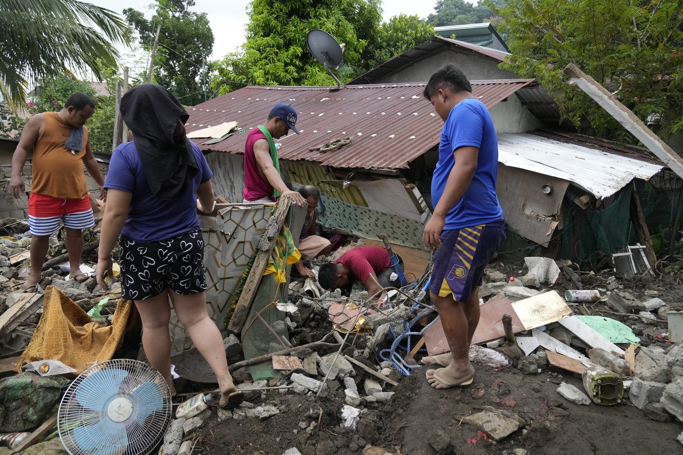 Furtuna Trami a devastat Insulele Filipine: 76 morți și 320.000 de evacuați | VIDEO