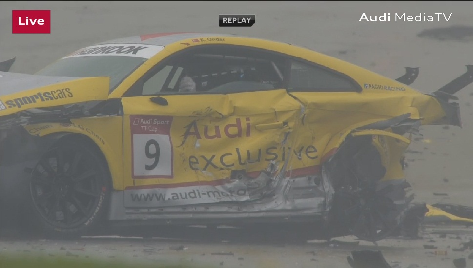 Accident teribil la o cursă din Audi Sport TT Cup, de pe Red Bull Ring, din Spielberg, Austria. ^Toți piloții ar fi, conform primelor informații, teferi / FOTO&VIDEO