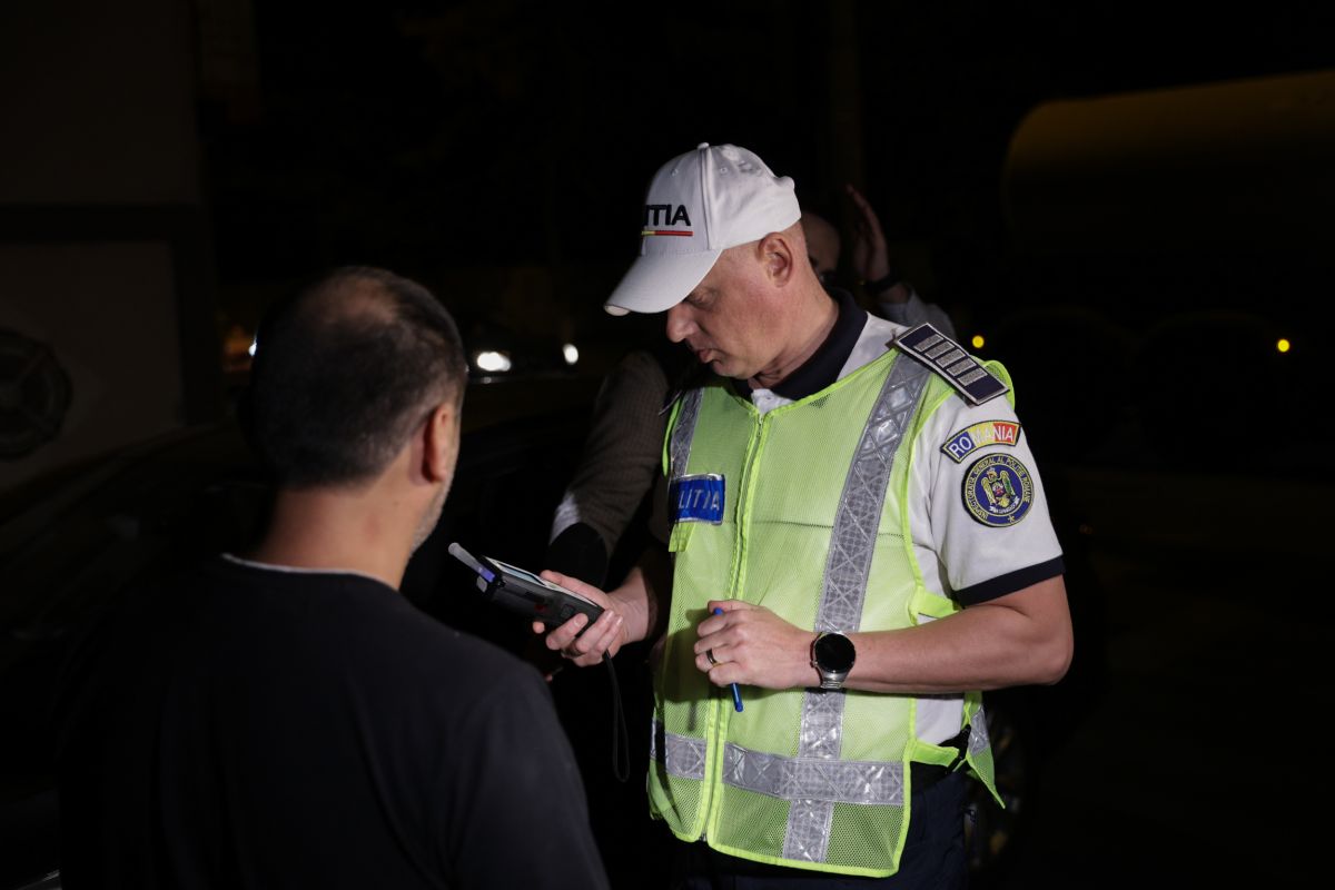 Șoferi băuți și care au consumat substanțe interzise, un autobuz neomologat în trafic și taxi fără autorizație, descoperite la un filtru al Poliției, sâmbătă noapte | VIDEO
