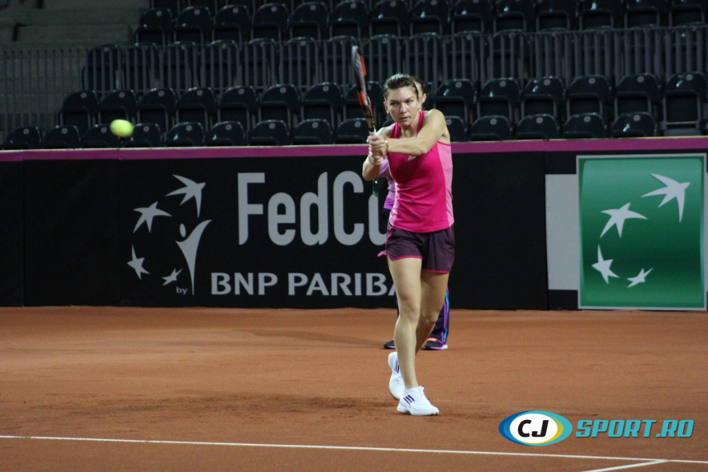 Fed Cup. Simona Halep a intrat în sală. Imagini de la primul antrenament al liderului României