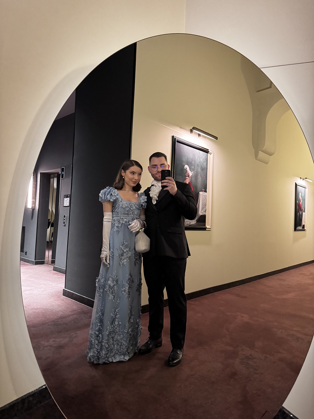 Ei sunt tinerii care s-au logodit la Balul Bridgerton de la Palatul Parlamentului, cu ajutorul Andreei Marin. Cu ce se ocupă: „Suntem din Sibiu”
