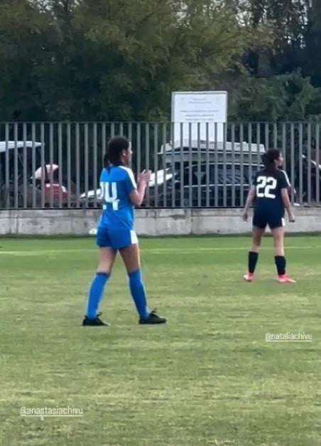 Imagini rare cu fetele lui Cristi Chivu și ale Adelinei. Natalia și Anastasia joacă fotbal în Milano