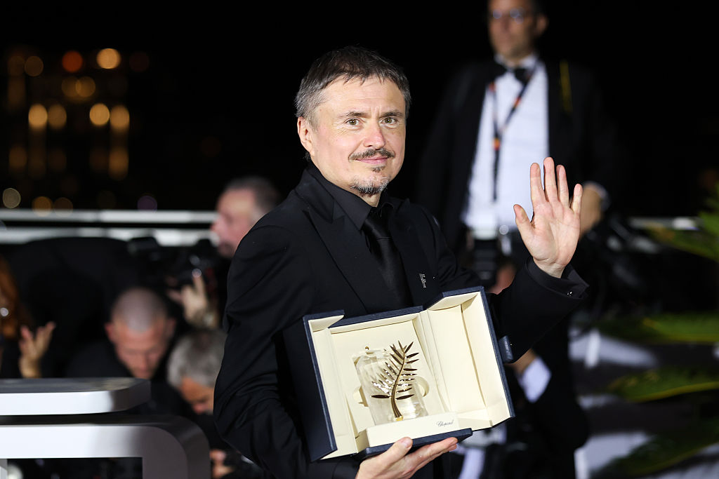 Cristian Mungiu scrie istorie la Cannes după ce a câștigat al doilea „Palme d'Or” din carieră cu filmul „Fjord”