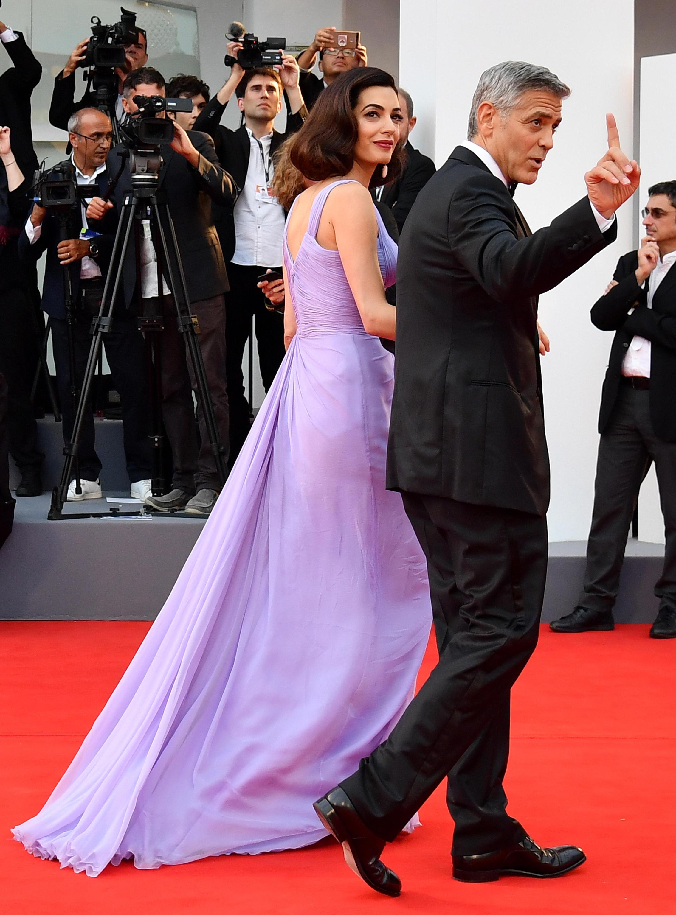 FOTO| George și Amal Clooney, prima apariție publică după venirea pe lume a gemenilor