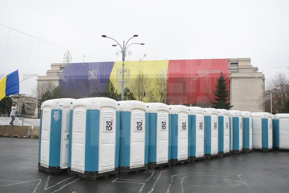 UPDATE. Protest și incidente în Piața Victoriei. Anchetă MAI după împiedicarea organizării târgului de Crăciun/ FOTO