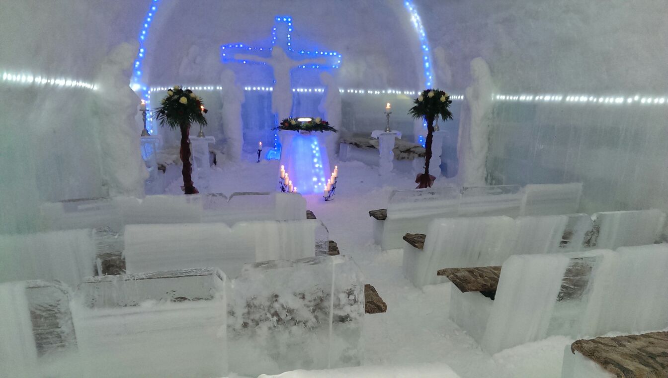Biserica de gheață de la Bâlea Lac a fost sfințită. Lăcașul de cult de la peste 2.000 de metri este unic în Europa de Sud-Est | GALERIE FOTO