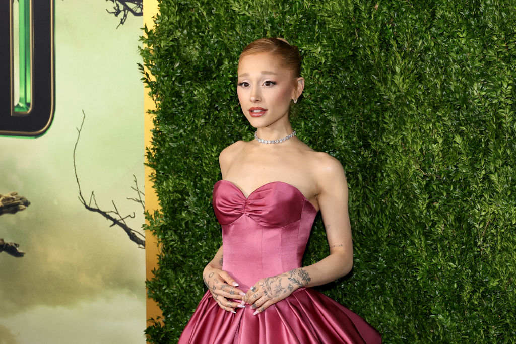 Ariana Grande vörös hajjal hódított, amikor 2009-ben a vörös szőnyegen pózolt