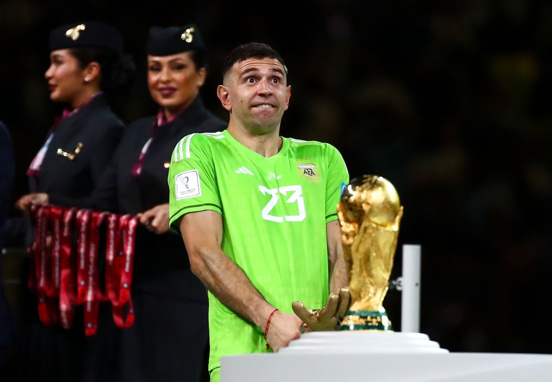Emiliano Martinez, gest șocant la Cupa Mondială, după ce a primit premiul pentru cel mai bun portar