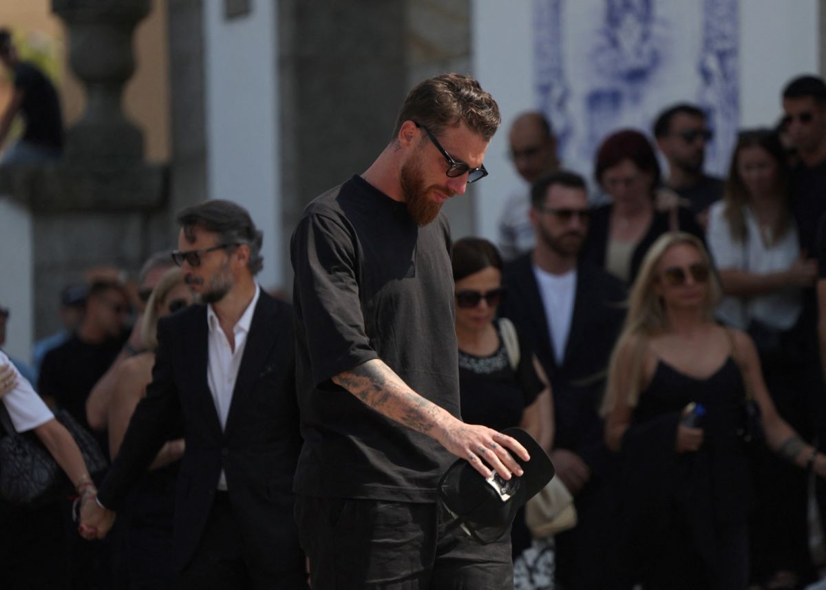 Lumea fotbalului în lacrimi. Imagini emoționante de la înmormântarea lui Diego Jota și a fratelui său