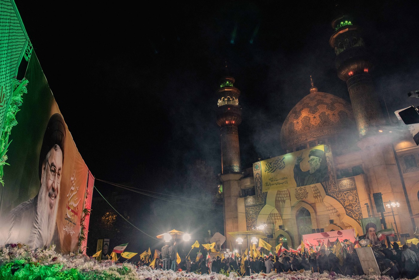 Imagini din Iran, unde mii de oameni au sărbătorit în stradă atacul cu rachete asupra Israelului | VIDEO