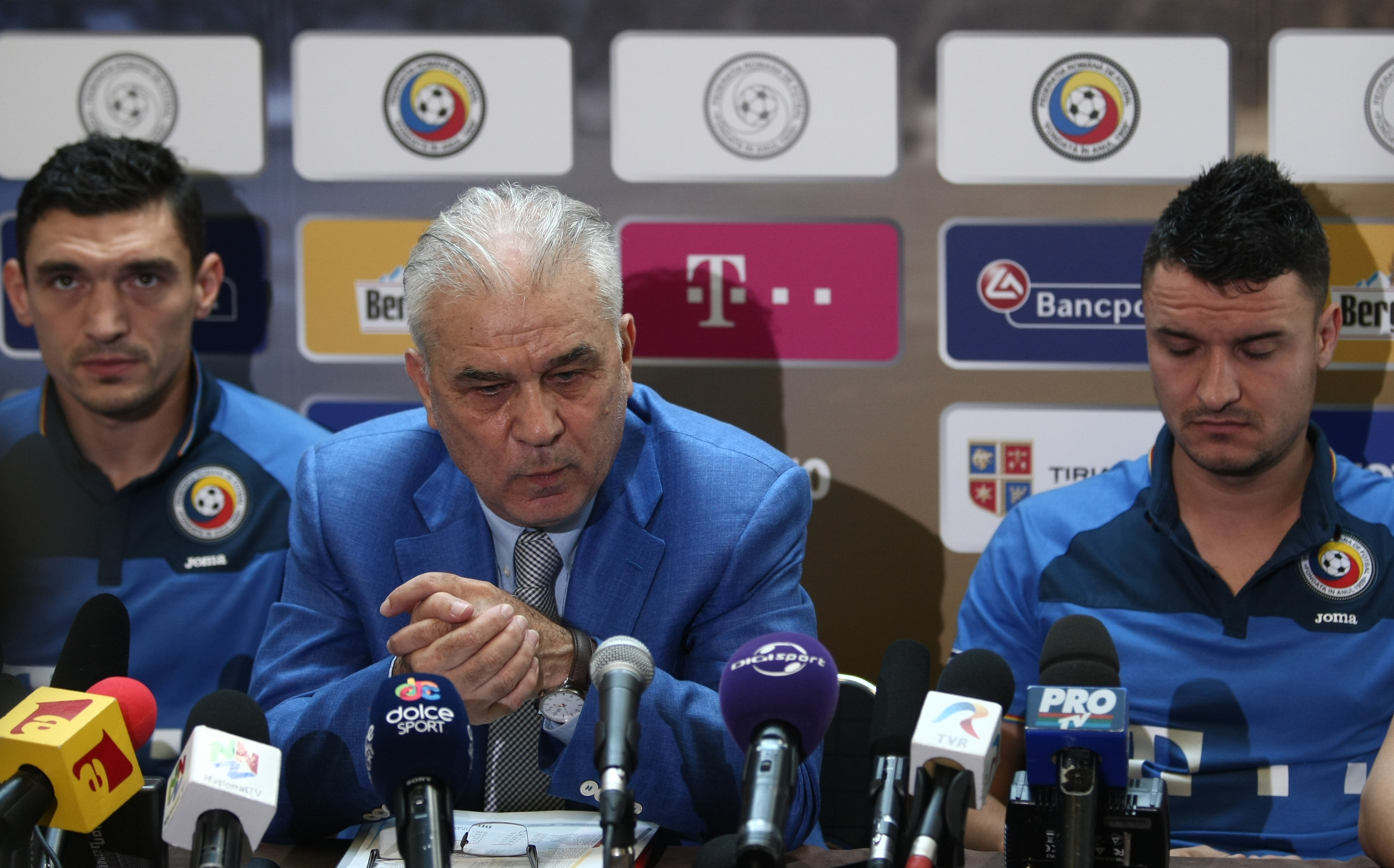 Schimb de replici fabuloase între Iordănescu și Budescu. ”Aștept să te apuci de fotbal”. ”Ce vrei, bă, cine ești?” / GALERIE FOTO