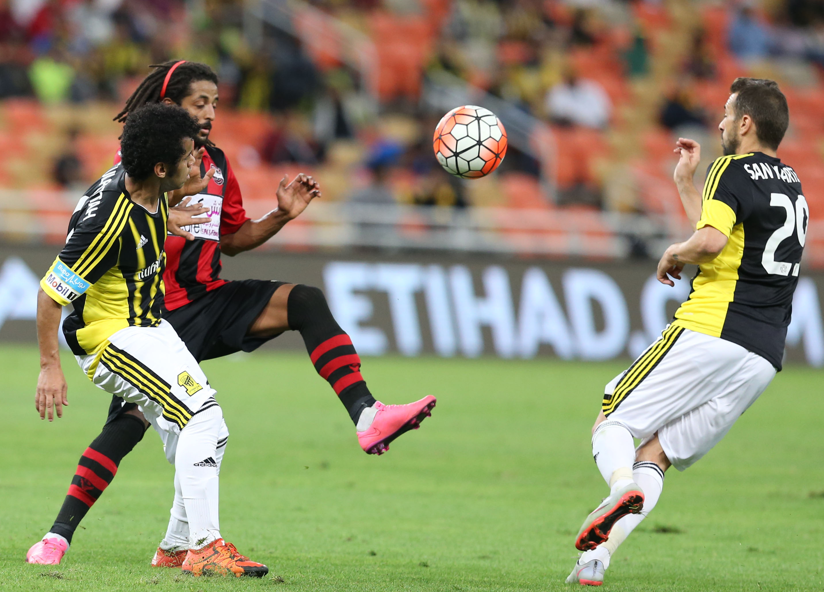 Magicianul Lucian Sânmărtean, gol și două pase de gol pentru Al Ittihad / VIDEO