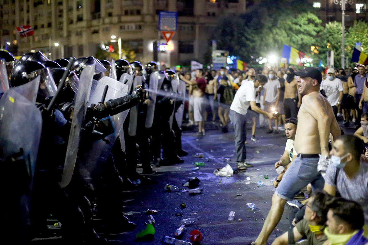 Un an de la protestul din 10 august, soldat cu violențe de stradă: aceiaşi şefi ai Jandarmeriei în funcţie, nici un vinovat găsit