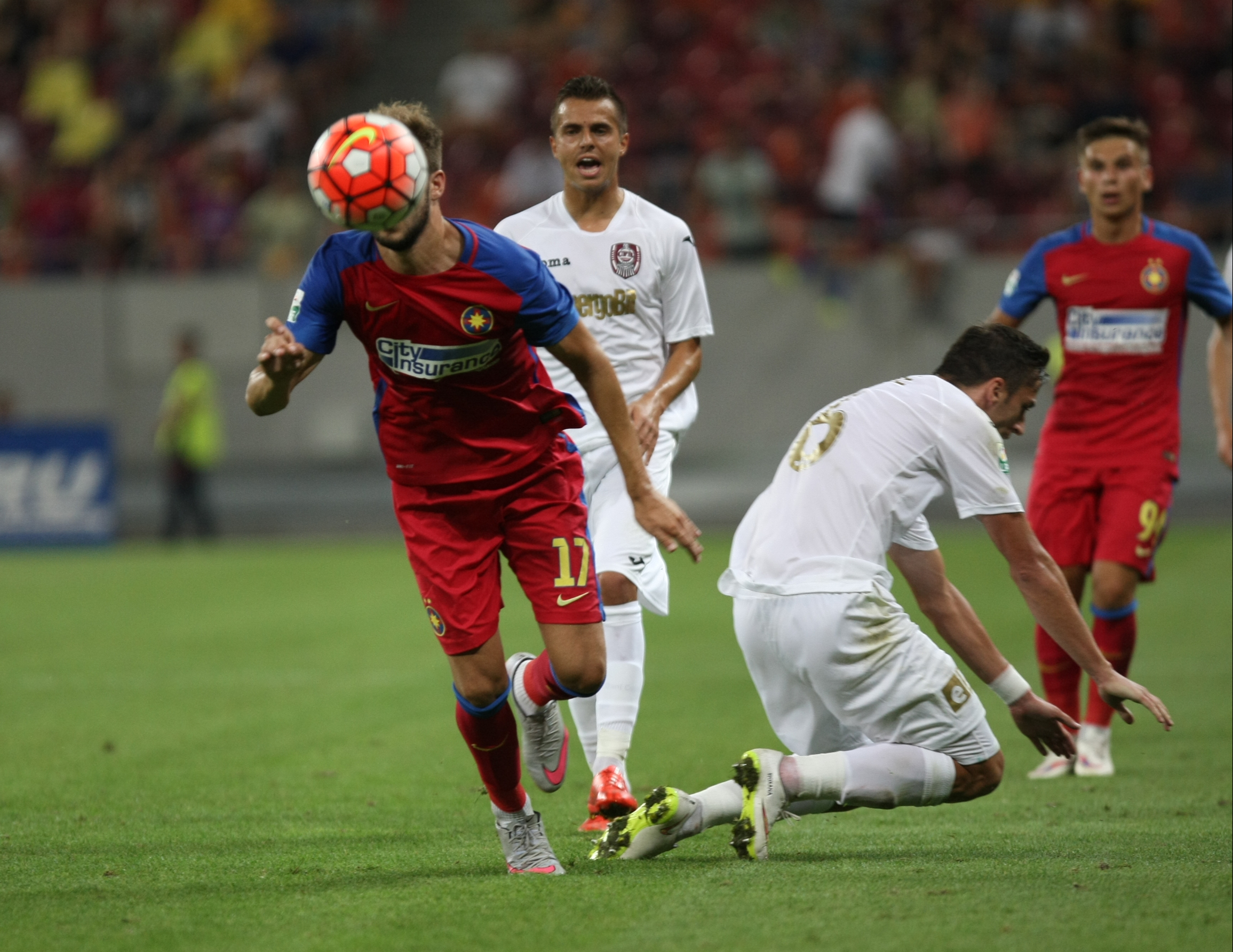 LIGA I: Steaua - CFR Cluj 1-1. Transversală Vitor Bruno! A egalat Tudorie! Roș-albaștrii au avut și ei o bară, în start, apoi a marcat Tiago. Echipa lui Rădoi se chinuie, Partizan Belgrad se distrează în Serbia! Patronul a făcut baie de mulțime/ GALERIE FOTO
