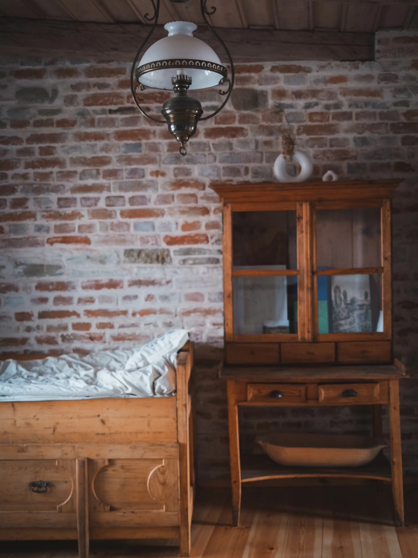 Noi imagini cu casa de la Viscri a Danei Rogoz. Cum a amenajat interiorul. „Duminică seara am ajuns. Renovarea continuă în curte”