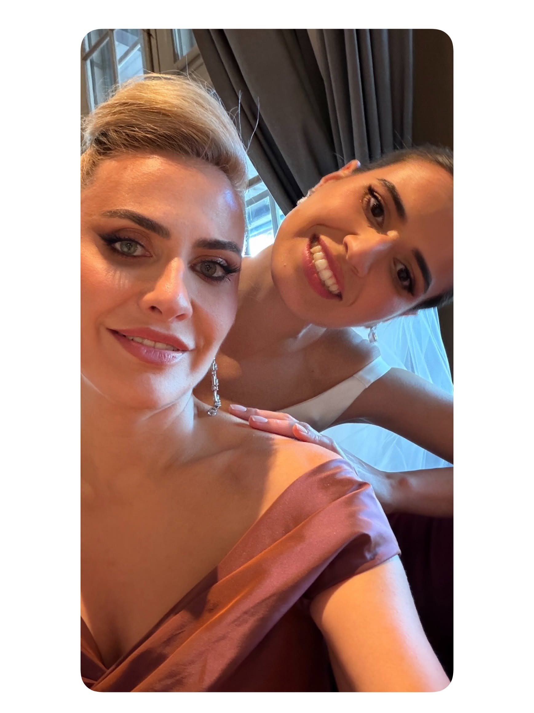 Cum a apărut Adina Buzatu la nunta fiicei sale, Sara. Andreea Marin a reacționat imediat