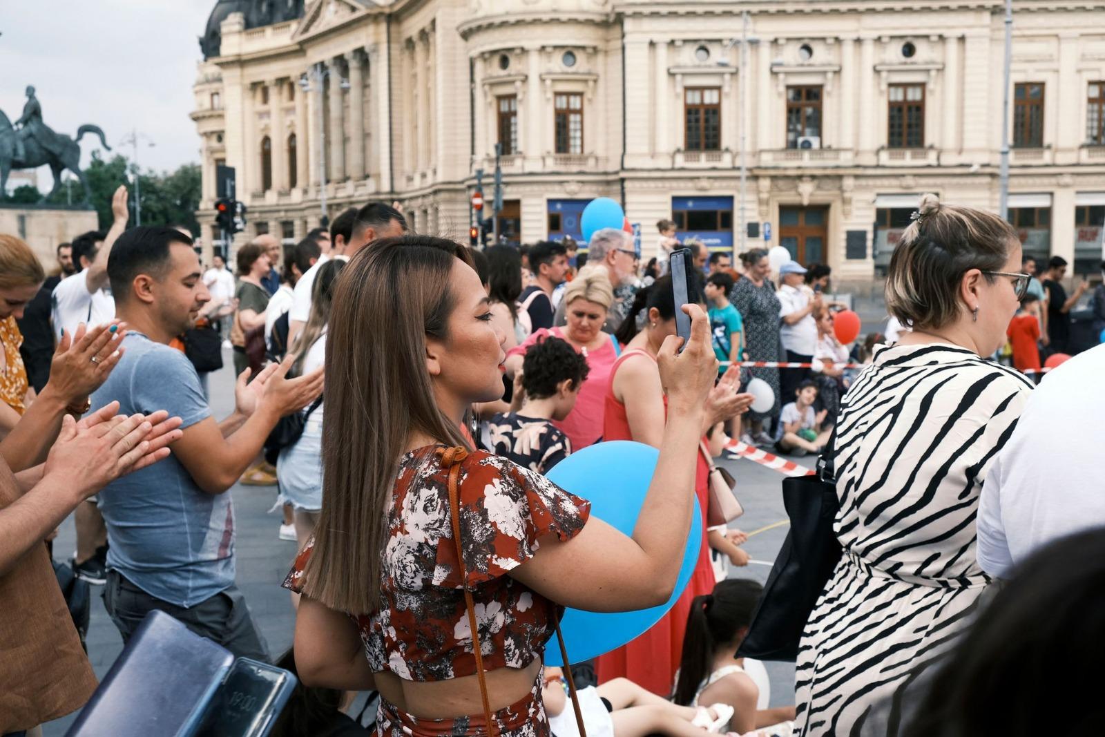 Recomandare de weekend: Festivalul de Teatru de Stradă din București. Râul Dâmbovița, scenă pentru „două spectacole nocturne pe apă”