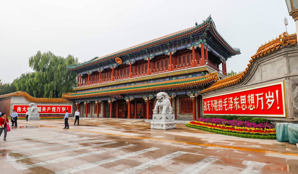 Donald Trump a fost primit de Xi Jinping la Zhongnanhai, locul unde puțini lideri străini ajung. Ce se ascunde în sediul păzit al conducerii Chinei