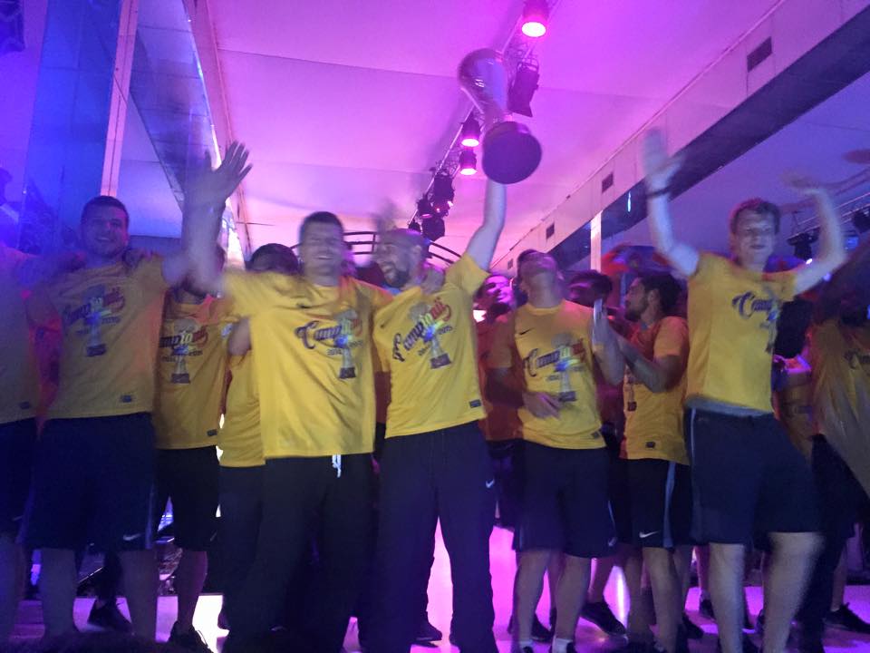 PETRECERE. Steliștii și-au făcut de cap într-un club de fițe! / GALERIE FOTO