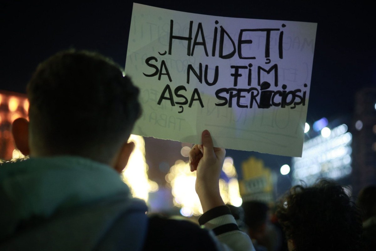 Nou protest în Piața Victoriei din București. Câteva mii de oameni au cerut demisia șefei Curții Supreme, Lia Savonea, pentru neregulile din justiție, în a patra zi consecutivă
