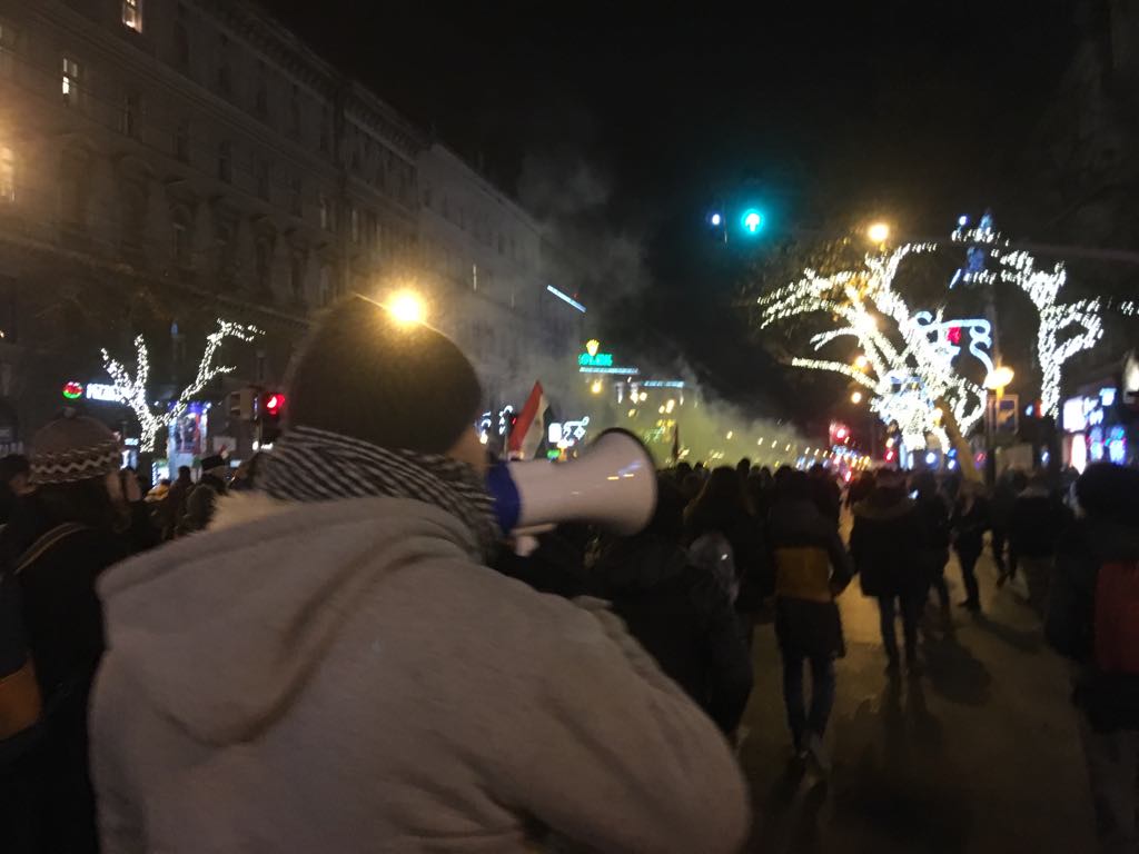 FOTO | Proteste la Budapesta, după ce Parlamentul Ungariei a adoptat "Legea Sclaviei"