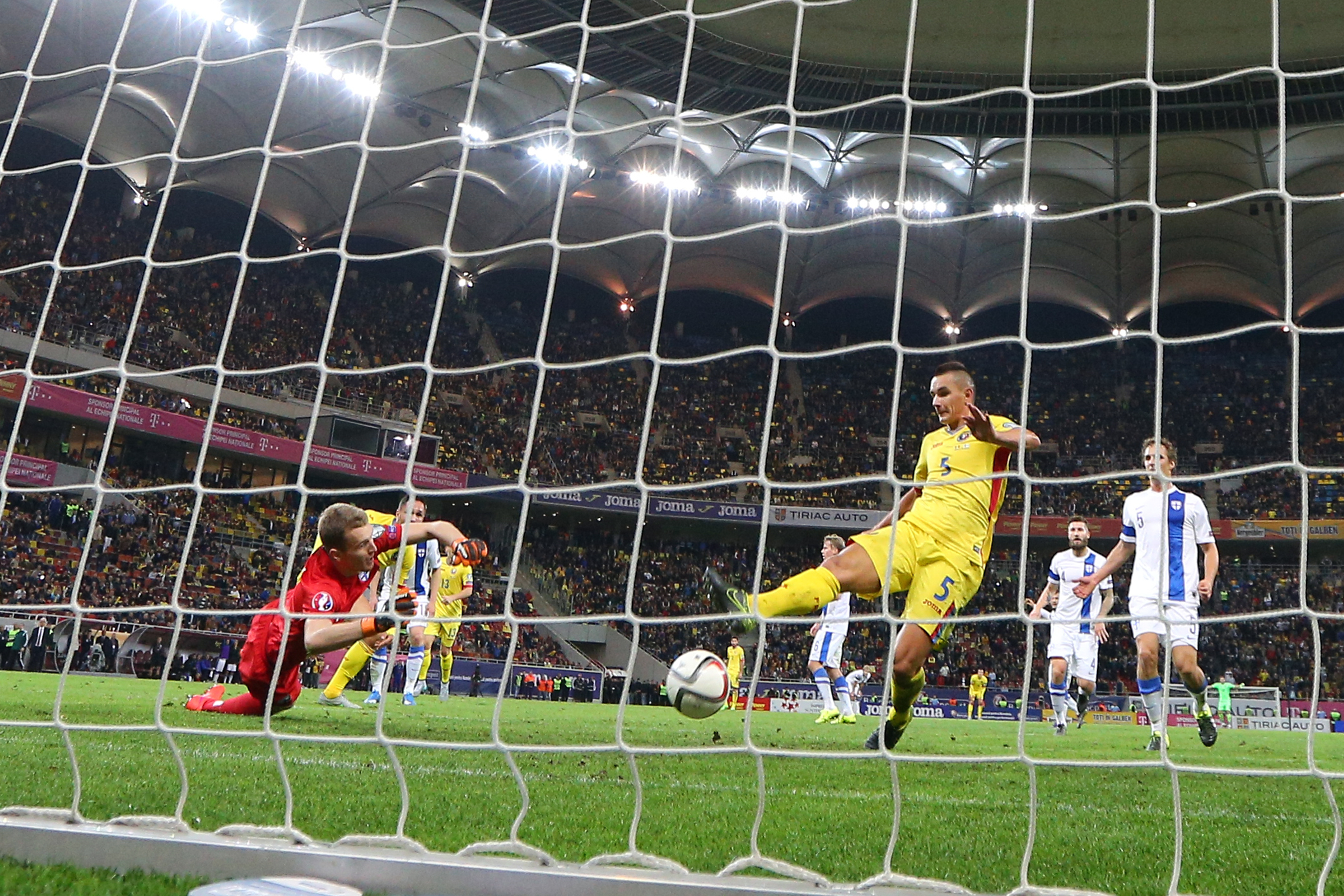 PRELIMINARIILE EURO 2016 / Declarații după România - Finlanda 1-1.^Anghel Iordănescu: ”Era nedrept să nu câștigăm. Îmi cer scuze fanilor! Reacția lor, de a ne huidui, a fost una firească”! GALERIE FOTO