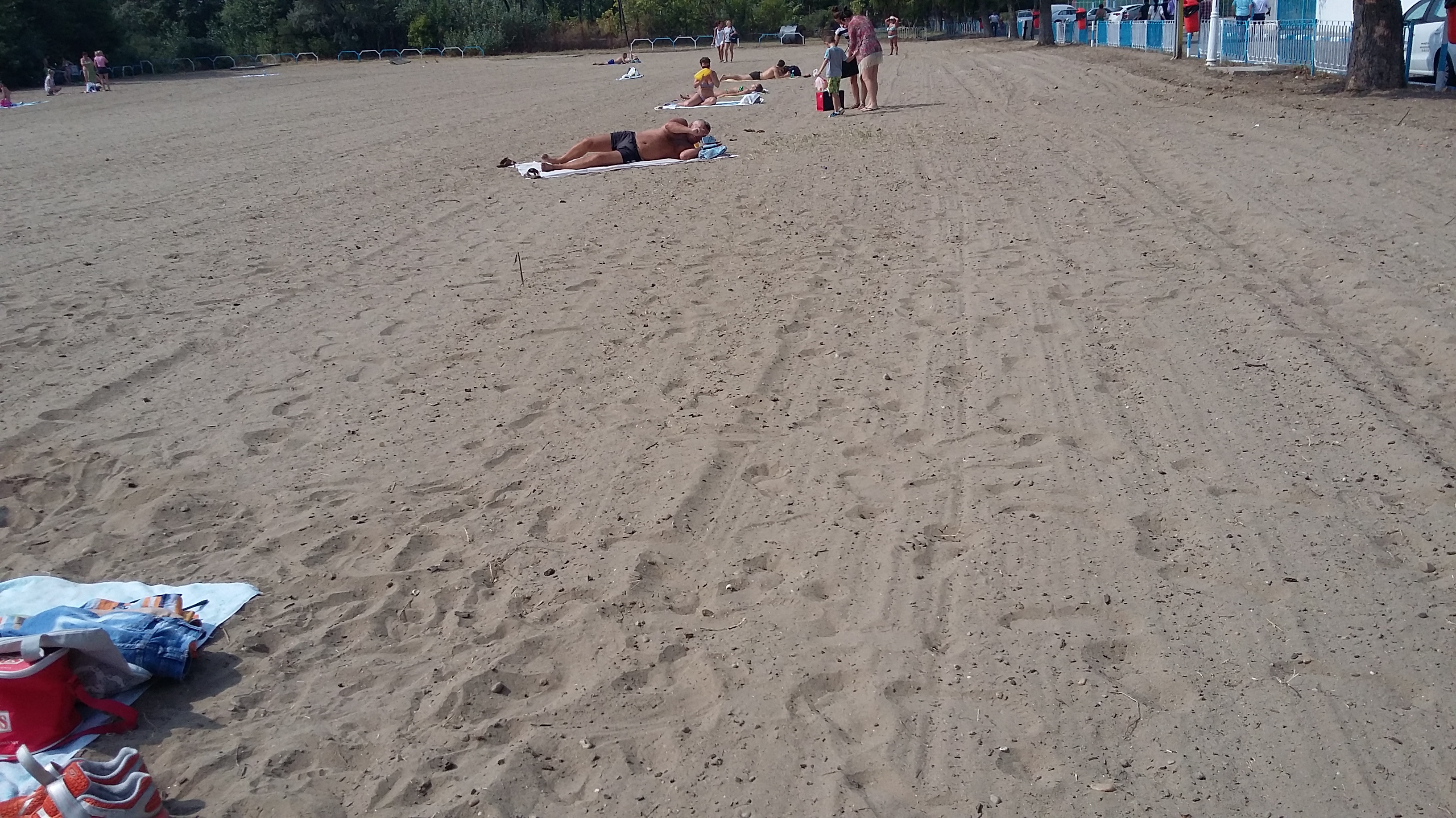 Au redeschis plaja, dar fără apă în bazine! ”Înoată” la duș | GALERIE FOTO