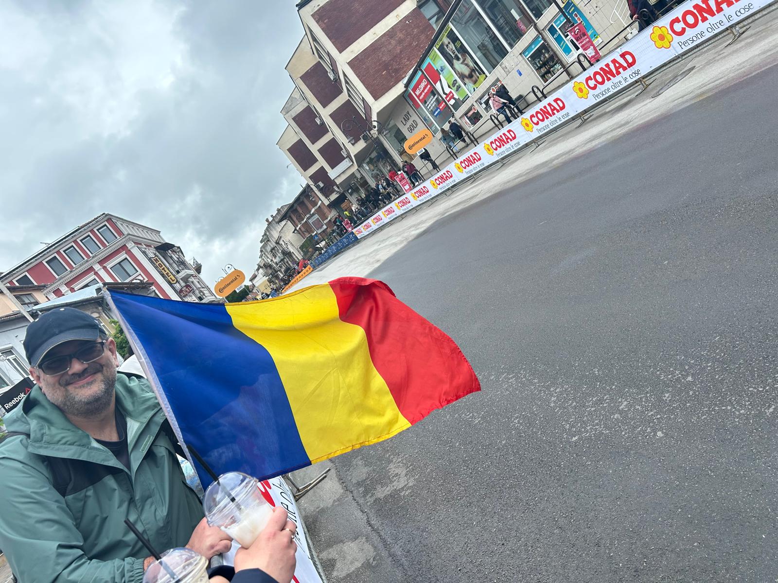 Sute de români au venit să-l vadă pe Jonas Vingegaard la Veliko Tarnovo. Cine a câștigat etapa a doua din Bulgaria, după căzătura masivă din final